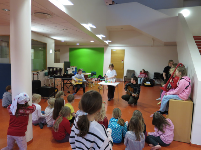 J�lal�g � Fr�stund